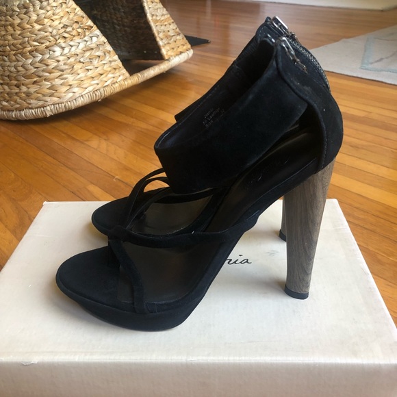 Max Azria Runway Leather Sandals/Shoes - Picture 3 of 6